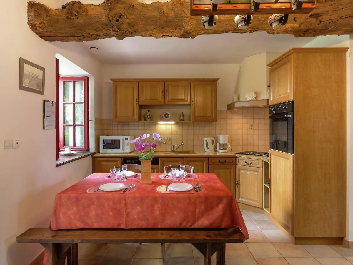 Pleasant Holiday Home With Garden Bonnemain Франция
