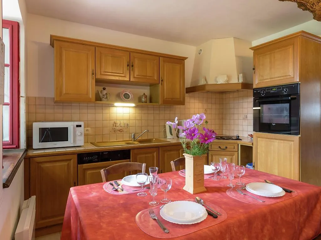 Pleasant Holiday Home With Garden Bonnemain Франция