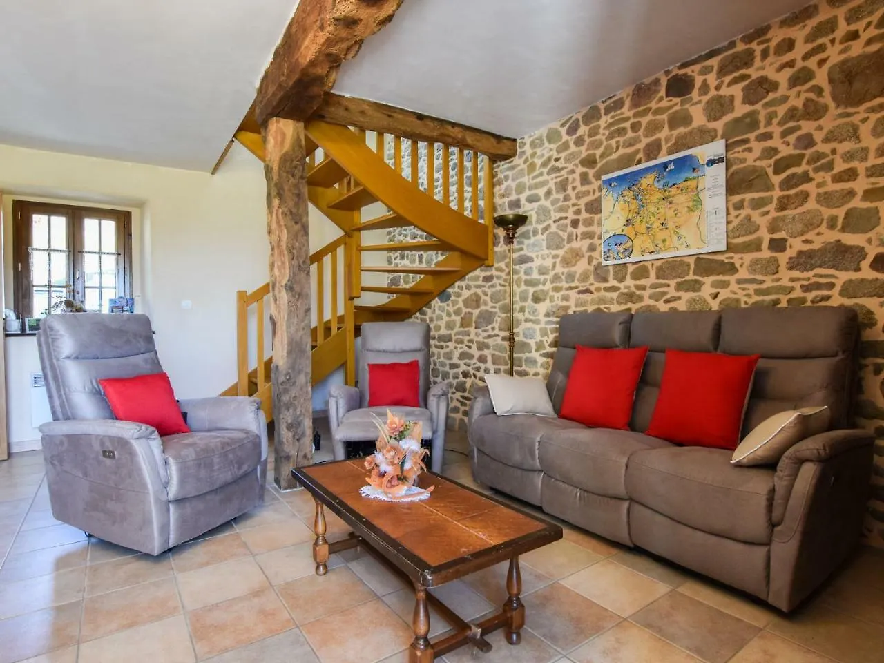 Pleasant Holiday Home With Garden Bonnemain